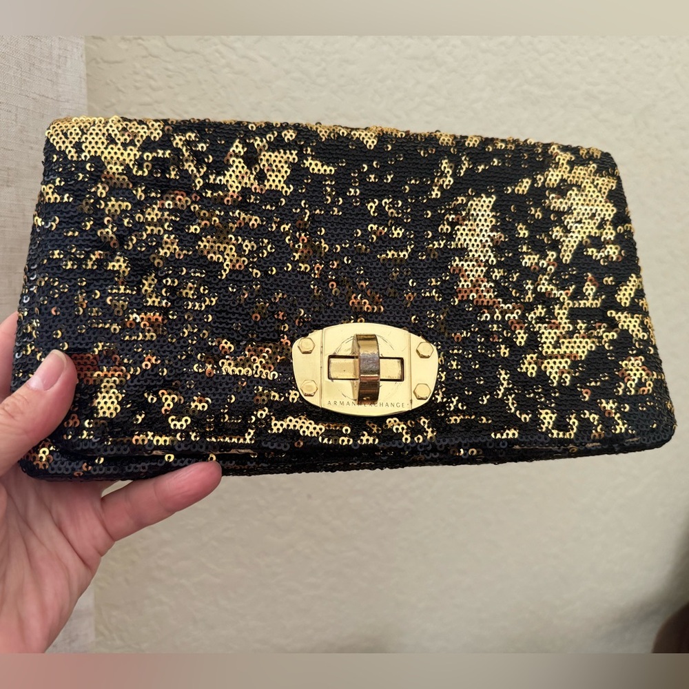 Armani Exchange Clutch 🦋